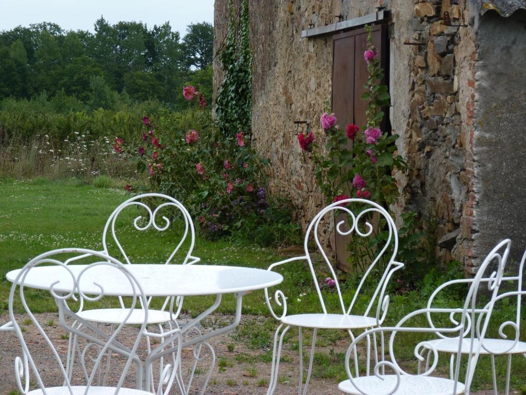 Chambres D'Hotes Le Chateau Rouge Saint-Germain-sur-Moine ภายนอก รูปภาพ
